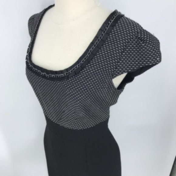 Tahari Womens Sheath Dress Size 10P Black Gray Cap Sleeve Chain Detail Scoopneck - Picture 3 of 9